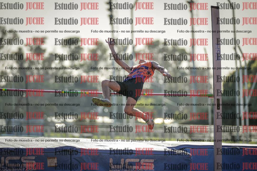 Fotos del salto en alto - todos los grupos