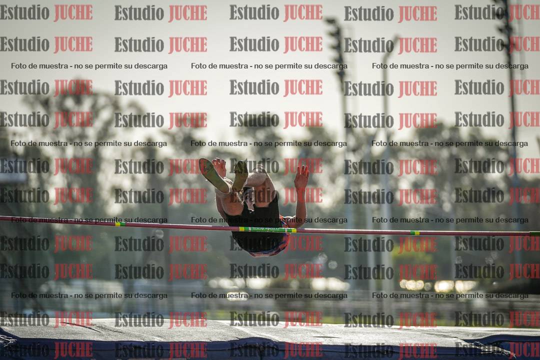 Fotos del salto en alto - todos los grupos