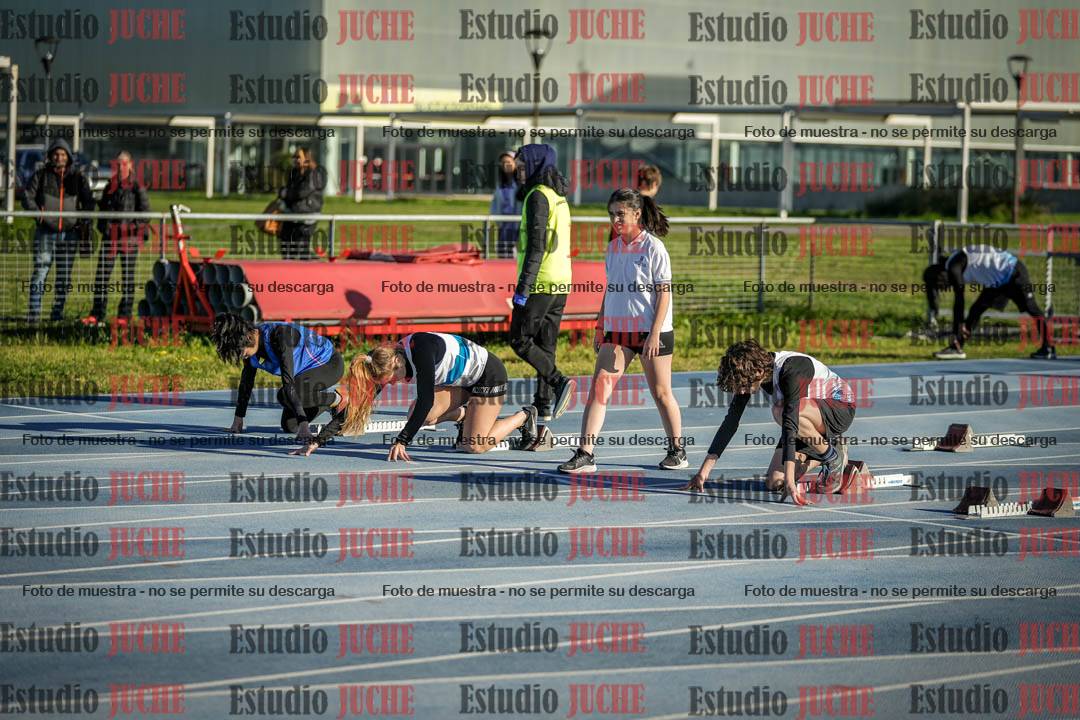 Fotos de los 100 m con vallas de mujeres - U17