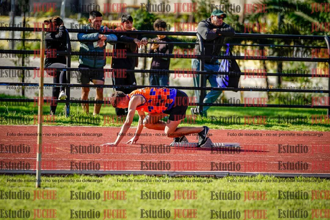 Fotos de los 295 m con vallas de varones