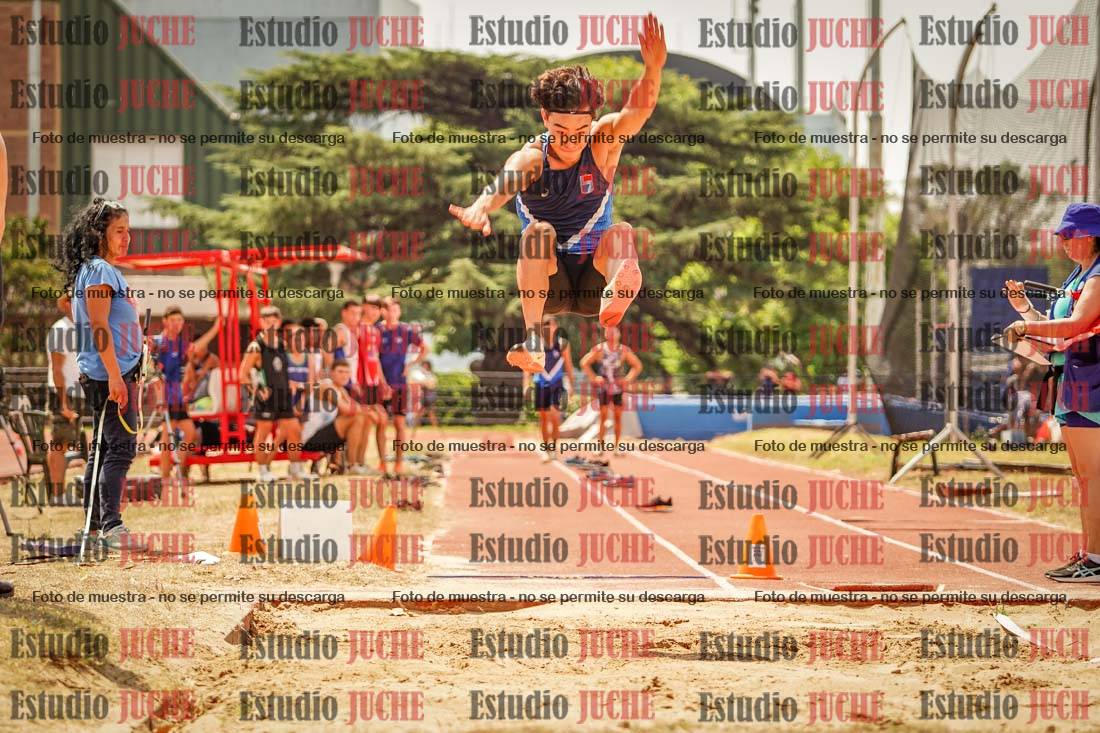 Fotos del salto en largo de varones