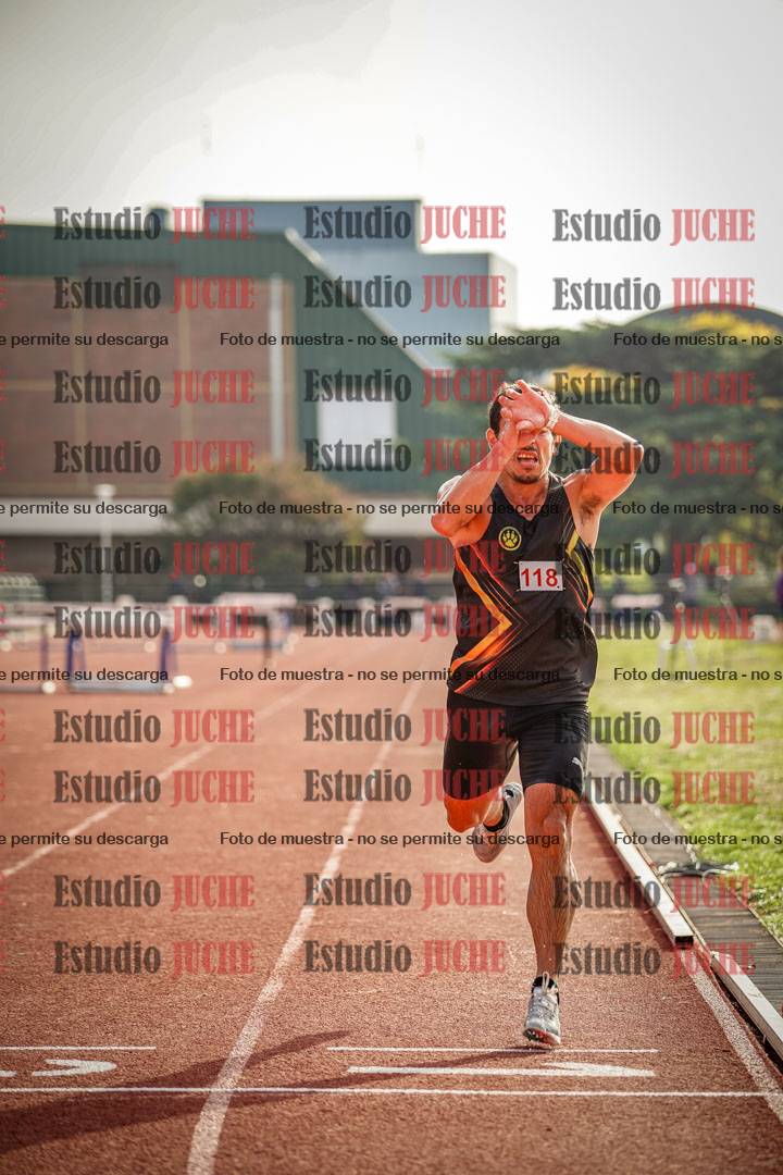 Fotos de los 3000 m con obstáculos de varones