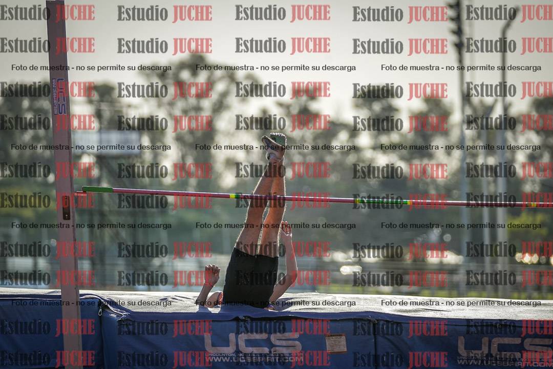 Fotos del salto en alto - todos los grupos