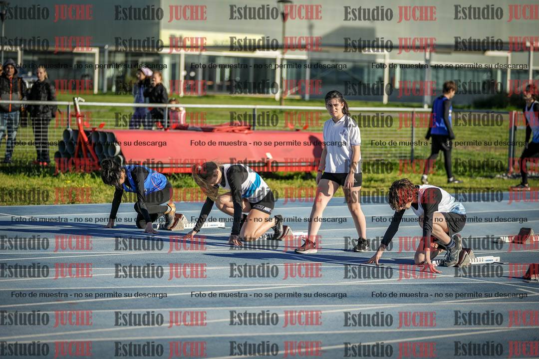 Fotos de los 100 m con vallas de mujeres - U17