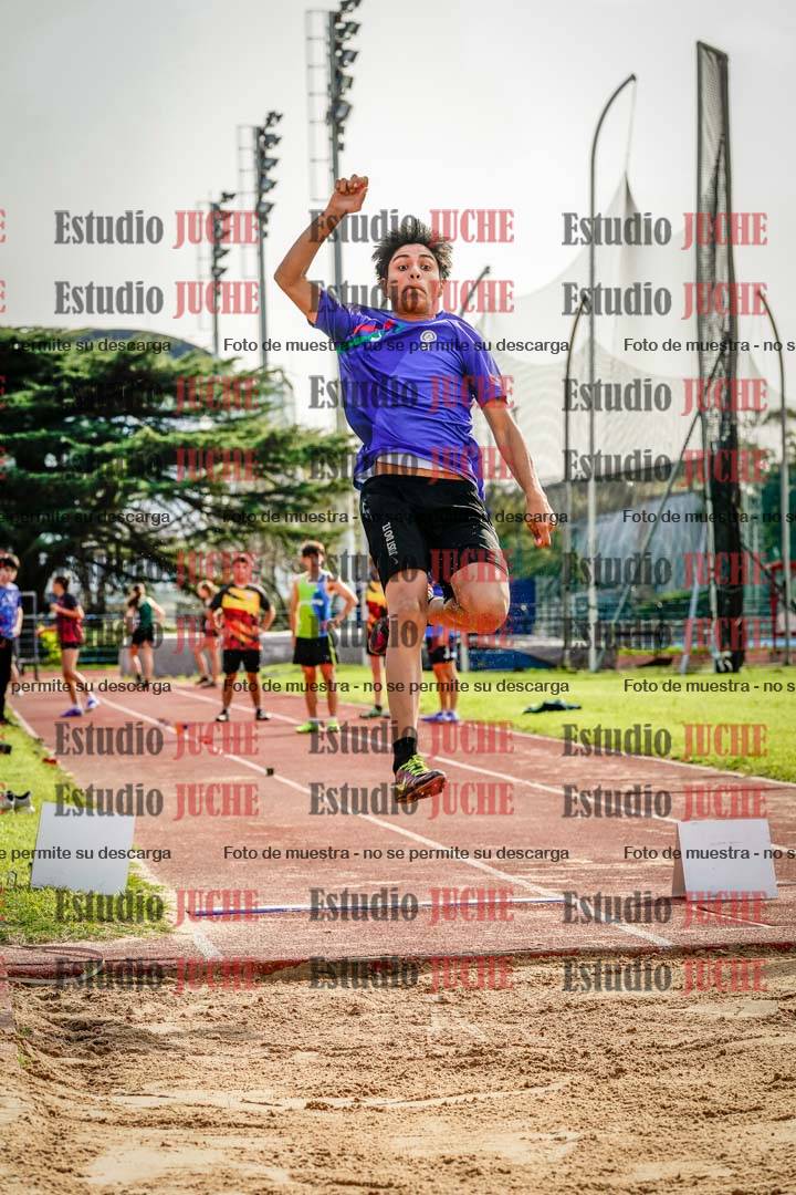 Fotos del salto en largo de varones