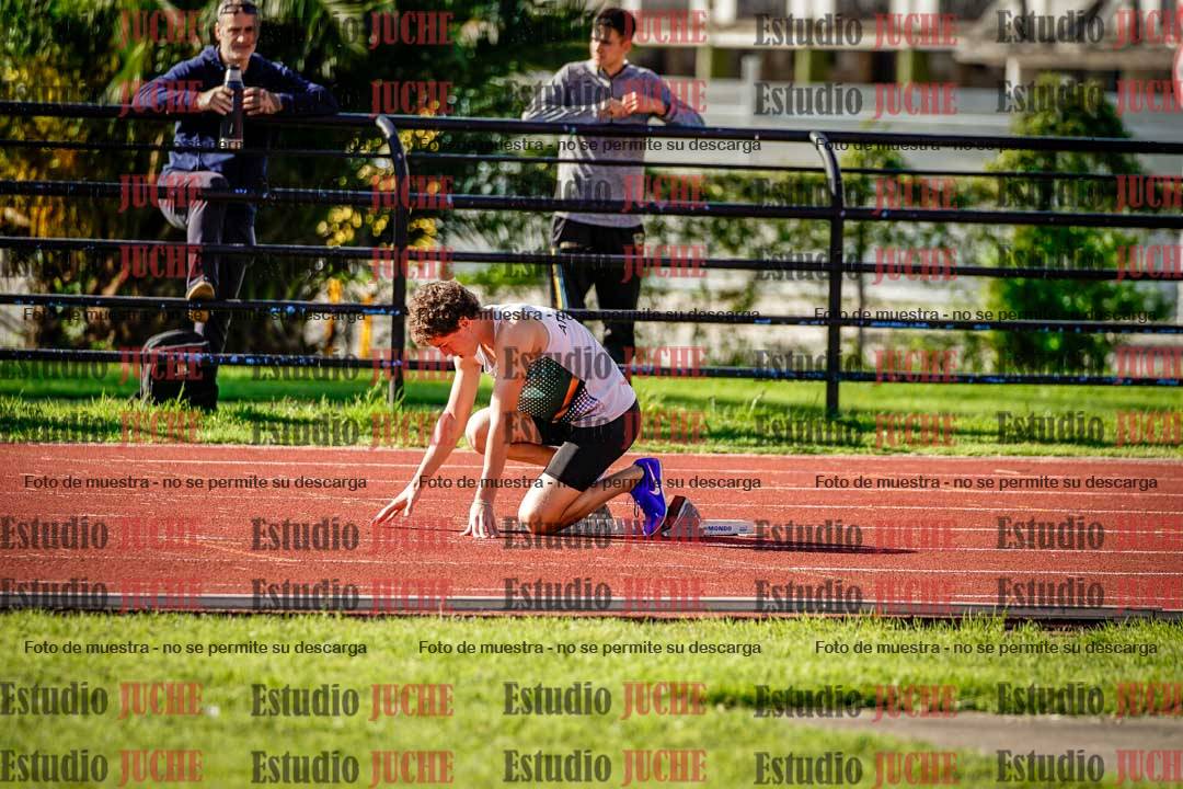 Fotos de los 295 m con vallas de varones