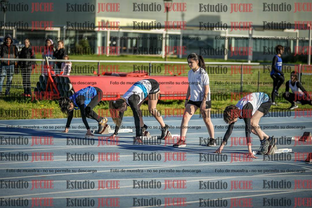 Fotos de los 100 m con vallas de mujeres - U17