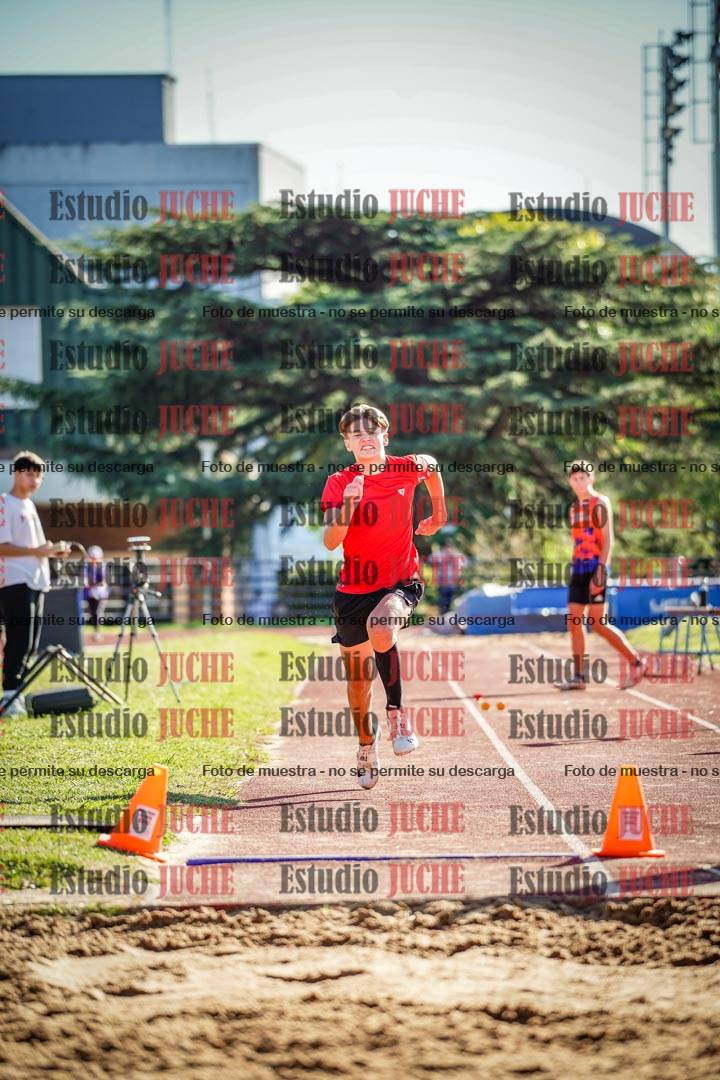 Fotos del salto en largo de varones - U16