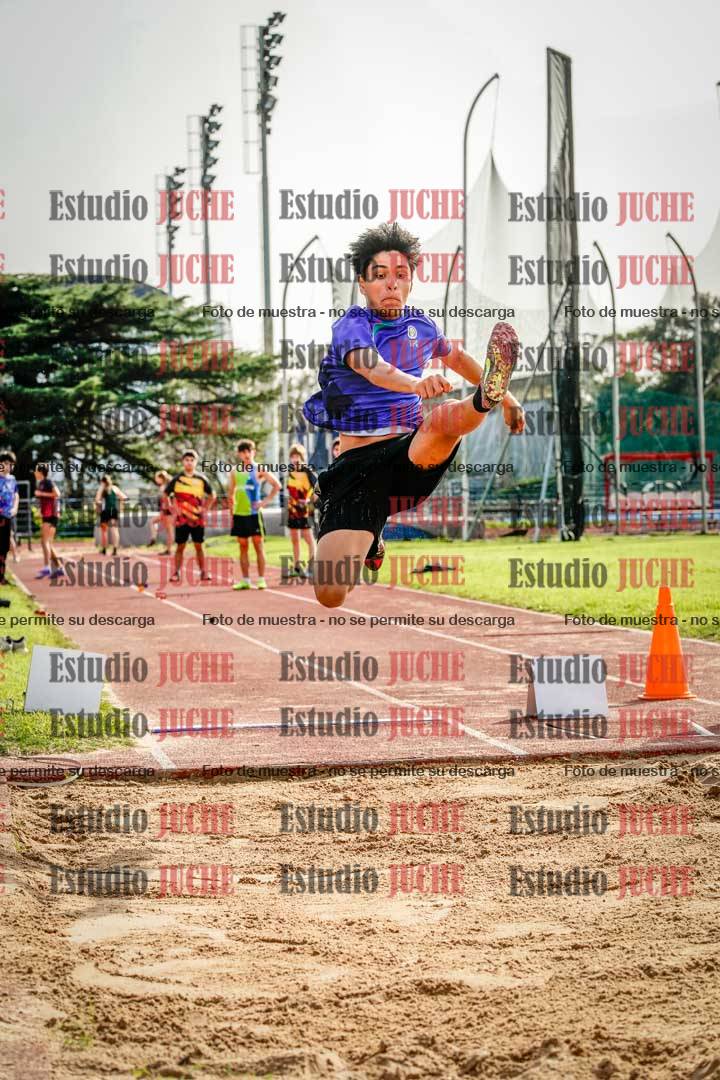 Fotos del salto en largo de varones