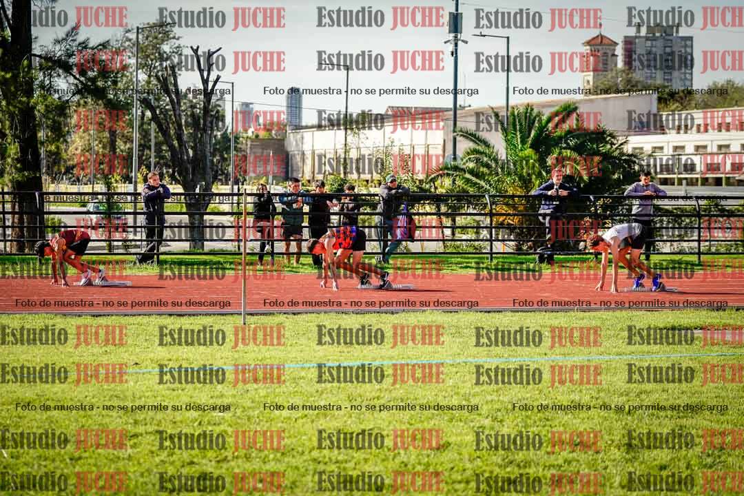 Fotos de los 295 m con vallas de varones