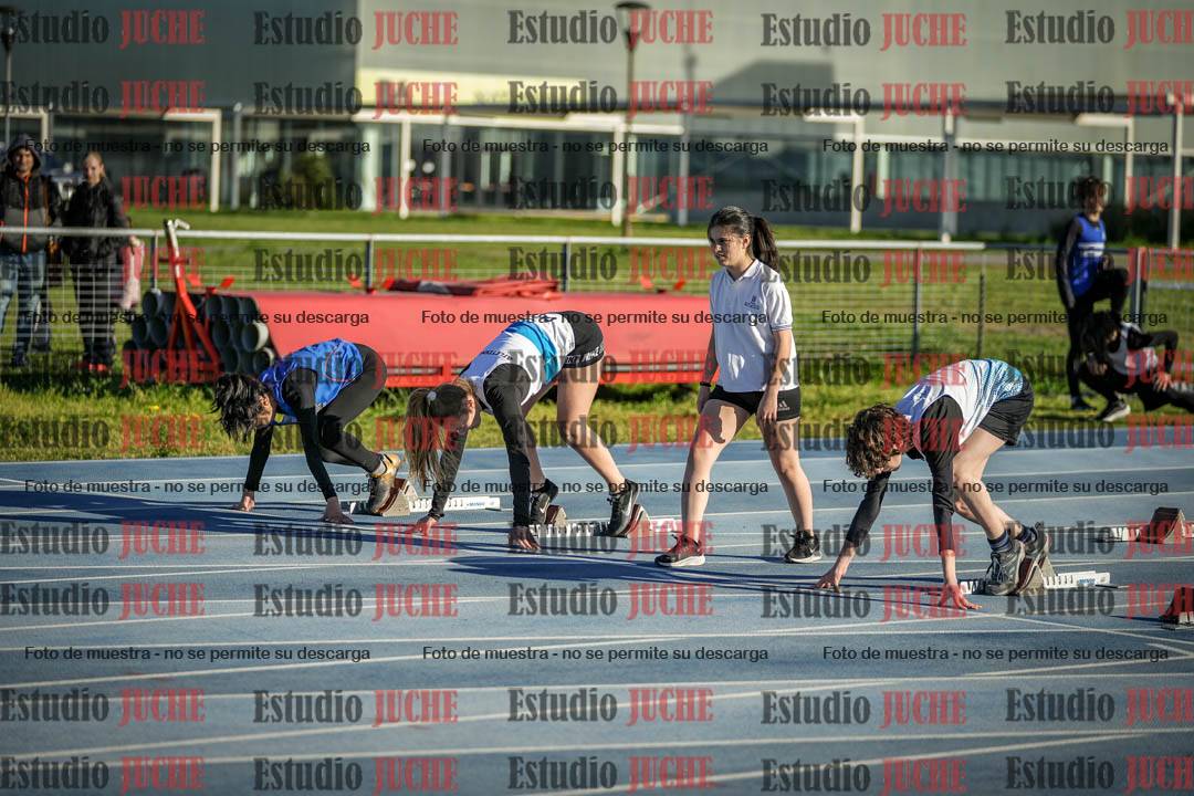 Fotos de los 100 m con vallas de mujeres - U17