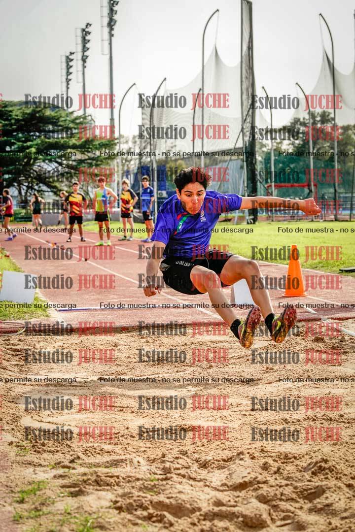 Fotos del salto en largo de varones