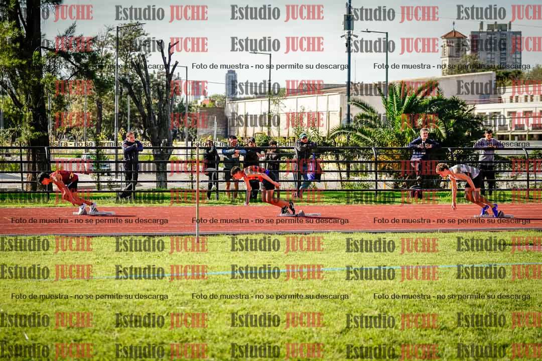Fotos de los 295 m con vallas de varones