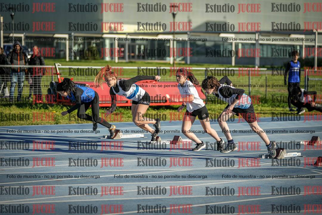 Fotos de los 100 m con vallas de mujeres - U17