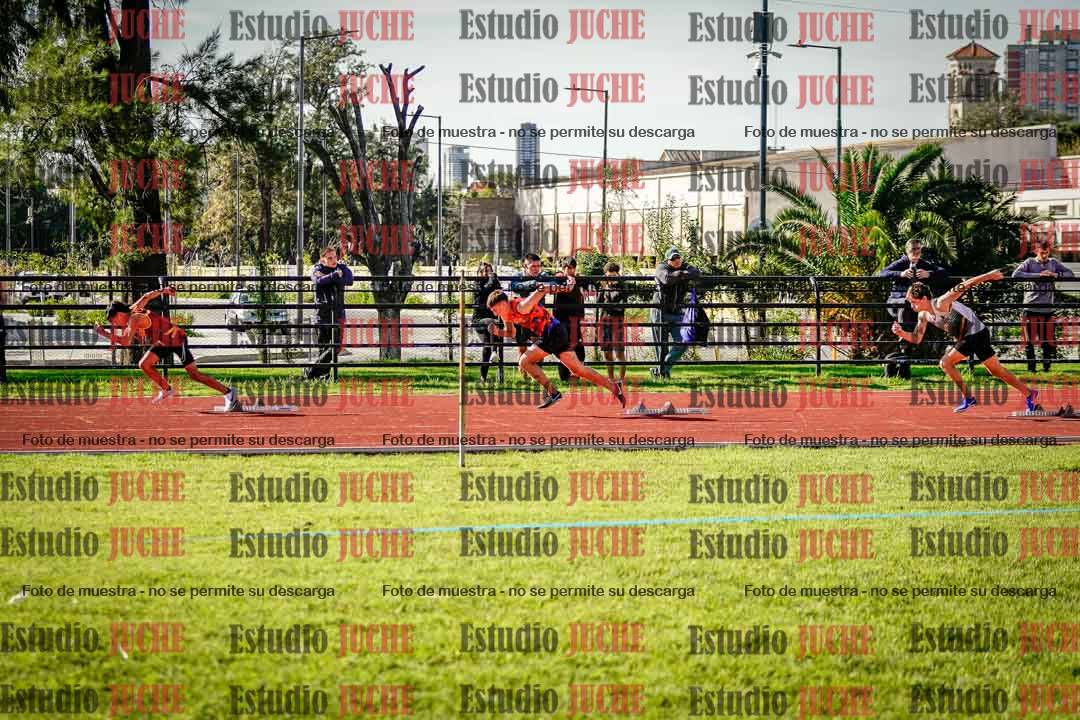 Fotos de los 295 m con vallas de varones
