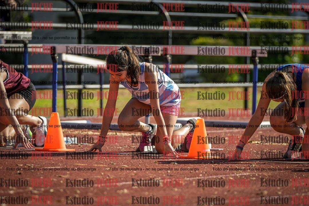 Fotos de los 80 m con vallas de mujeres - U16