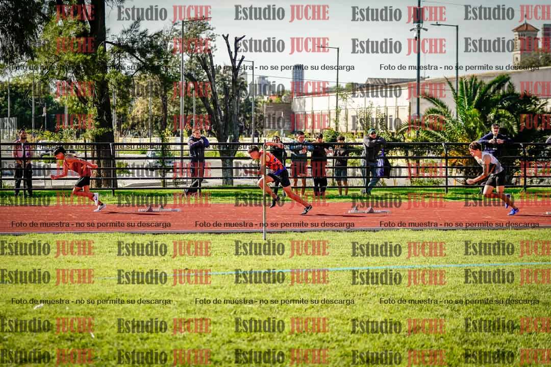 Fotos de los 295 m con vallas de varones
