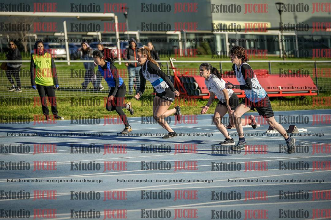Fotos de los 100 m con vallas de mujeres - U17