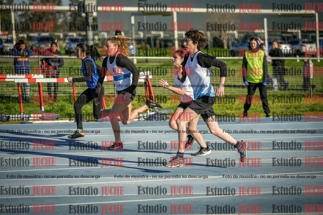 Fotos de los 100 m con vallas de mujeres - U17