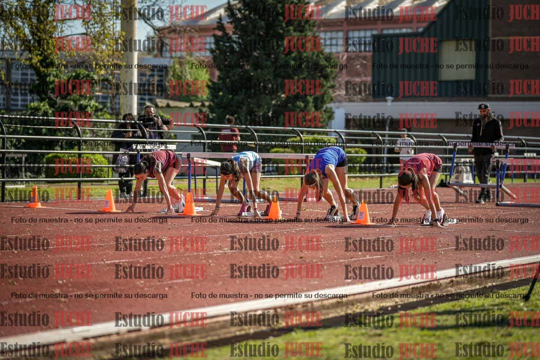Fotos de los 80 m con vallas de mujeres - U16