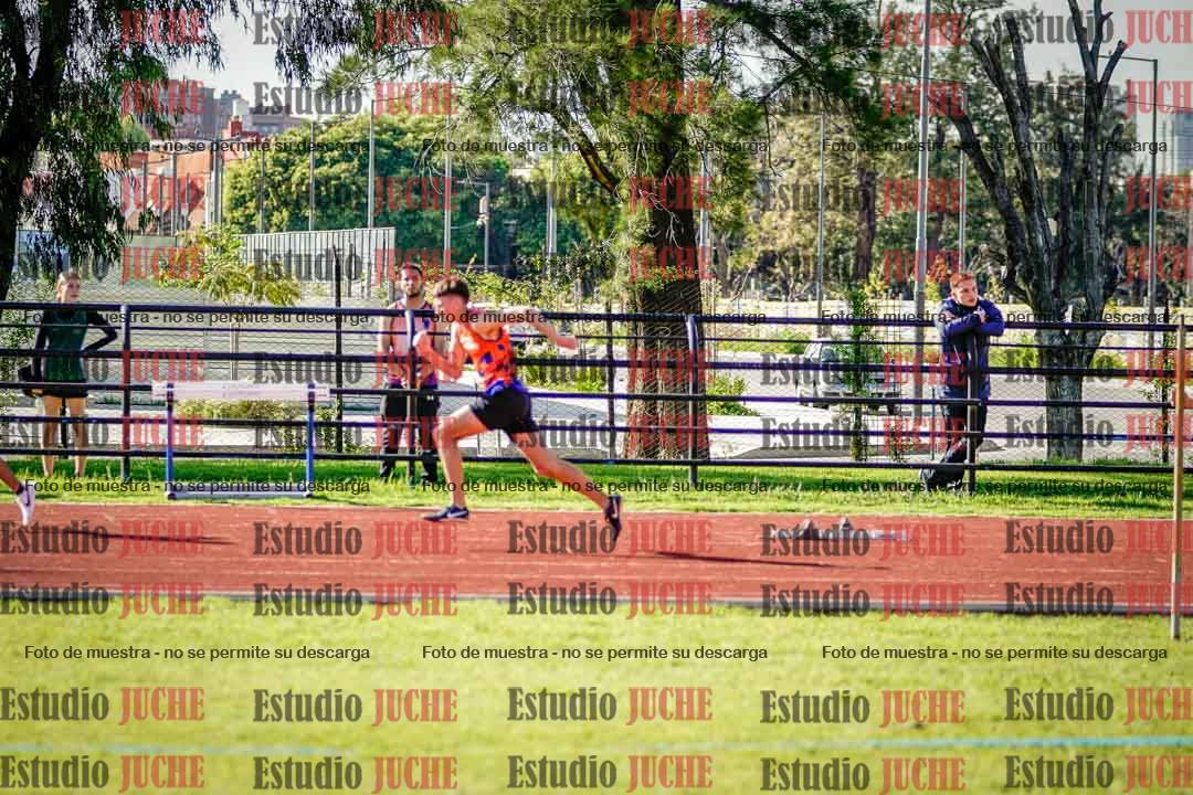 Fotos de los 295 m con vallas de varones