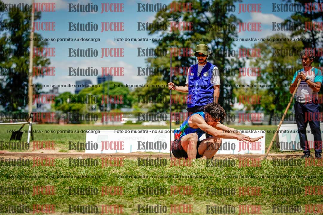 Fotos del salto en largo de varones