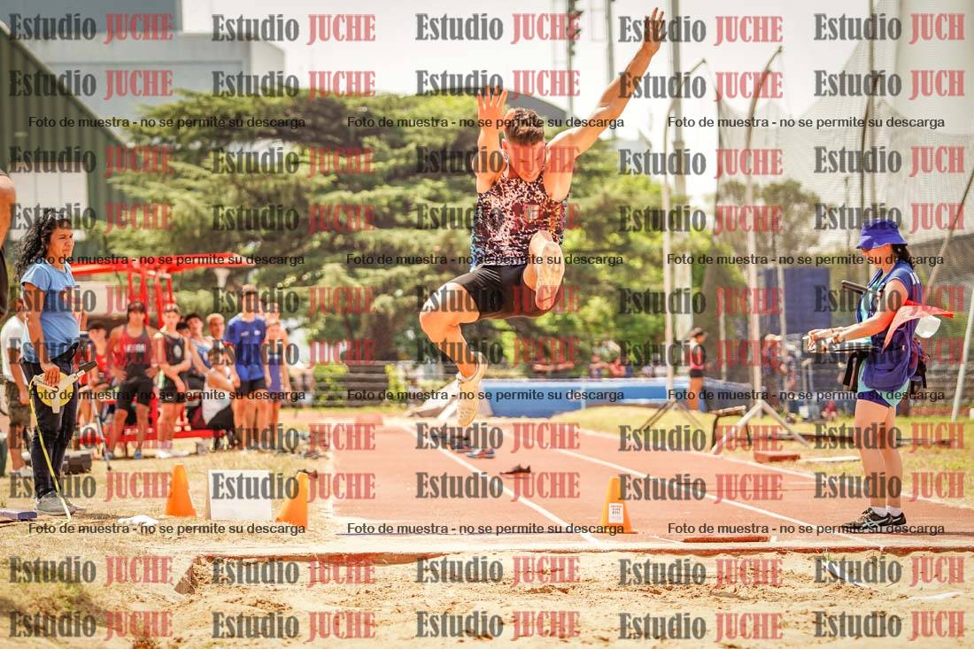 Fotos del salto en largo de varones