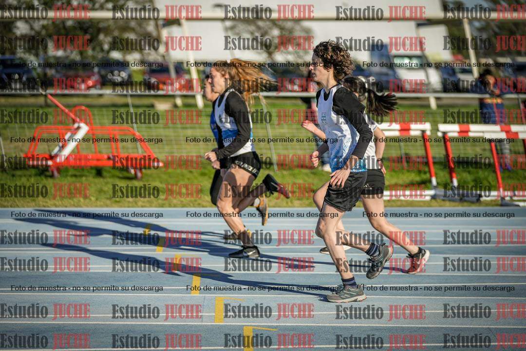 Fotos de los 100 m con vallas de mujeres - U17