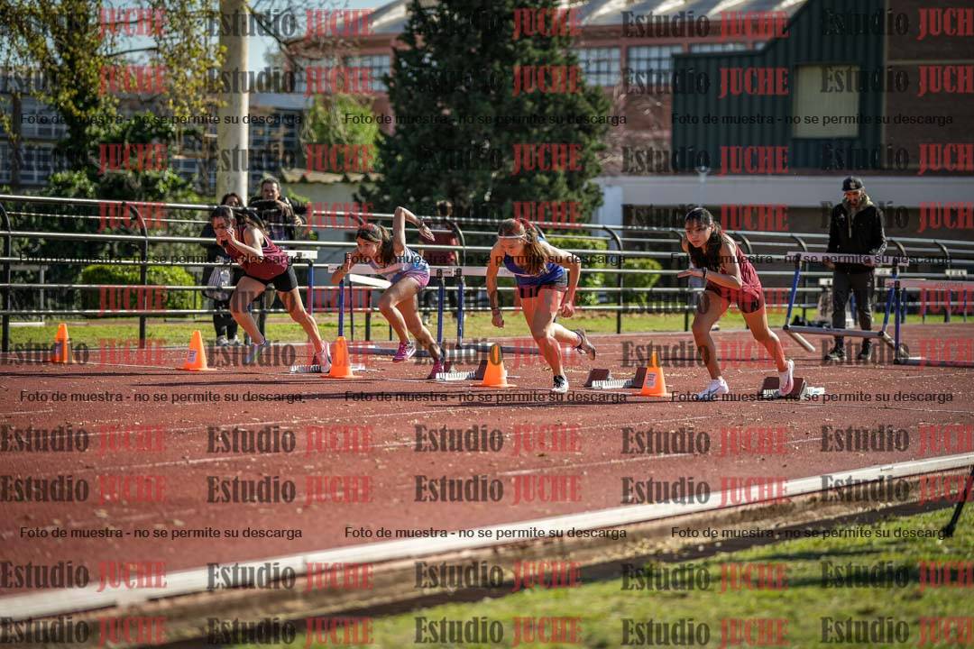 Fotos de los 80 m con vallas de mujeres - U16