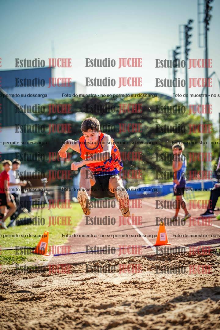 Fotos del salto en largo de varones - U16