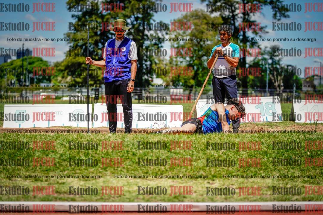 Fotos del salto en largo de varones
