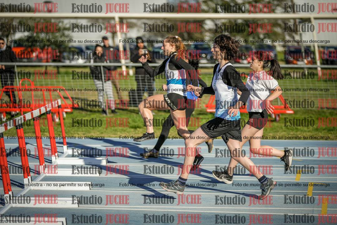 Fotos de los 100 m con vallas de mujeres - U17