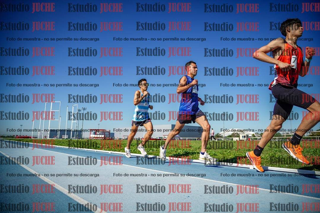 Fotos de los 5000 m de mujeres y varones - serie 1