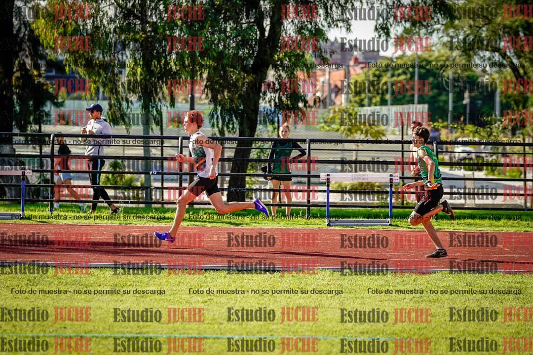 Fotos de los 295 m con vallas de varones