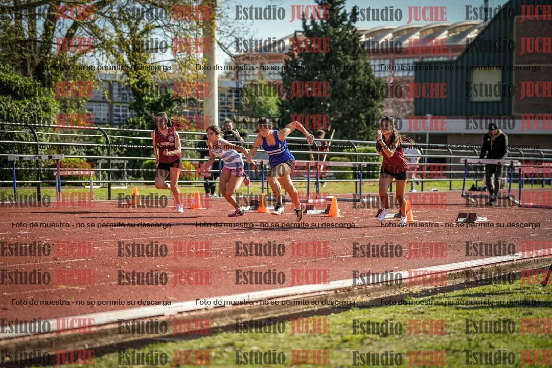 Fotos de los 80 m con vallas de mujeres - U16