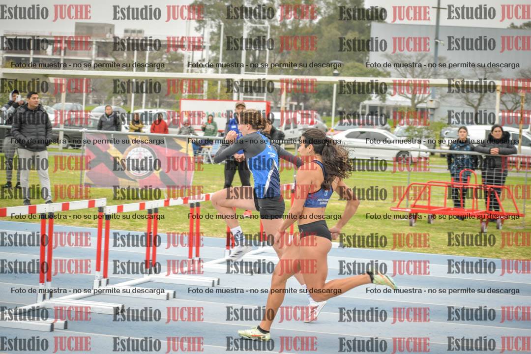 Fotos de los 100 m con vallas de mujeres