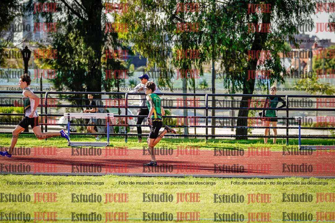 Fotos de los 295 m con vallas de varones