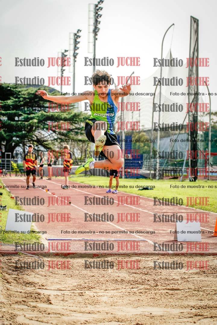 Fotos del salto en largo de varones