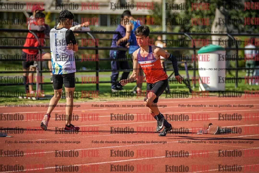 Fotos de los 295 m con vallas de varones