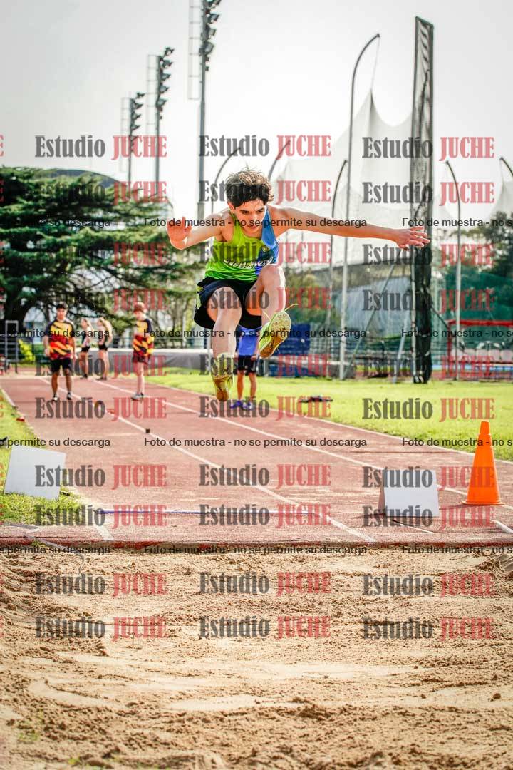Fotos del salto en largo de varones