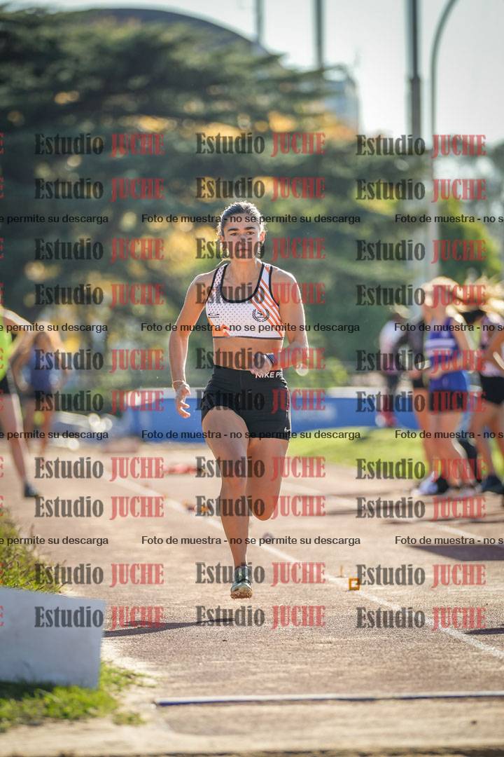 Fotos del salto en largo de mujeres - incluye U16