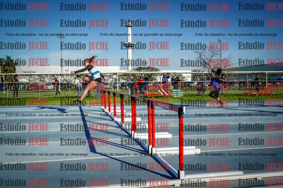Fotos de los 100 m con vallas de mujeres - U17