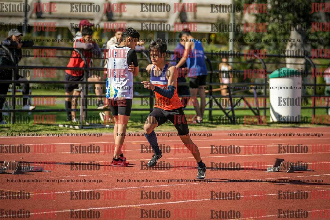 Fotos de los 295 m con vallas de varones