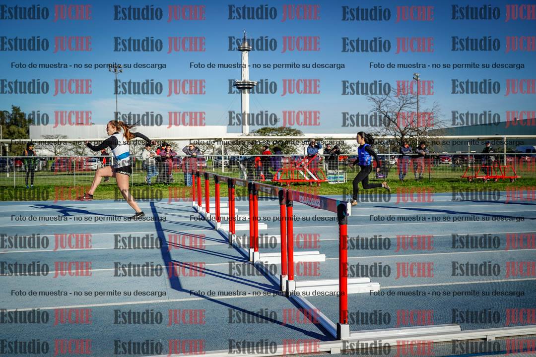 Fotos de los 100 m con vallas de mujeres - U17
