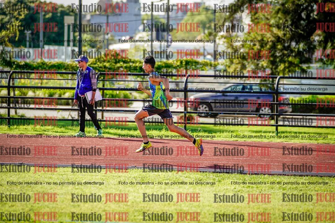 Fotos de los 295 m con vallas de varones