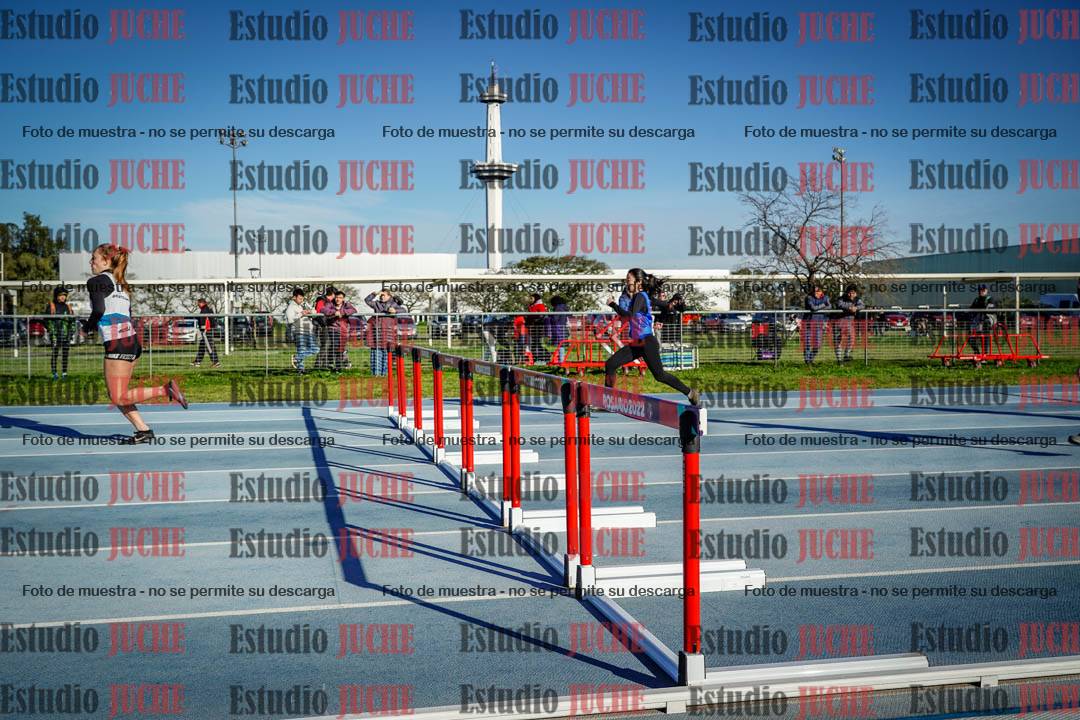 Fotos de los 100 m con vallas de mujeres - U17