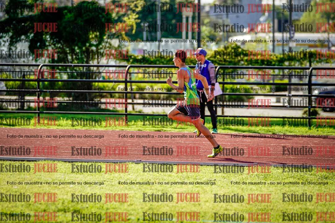 Fotos de los 295 m con vallas de varones