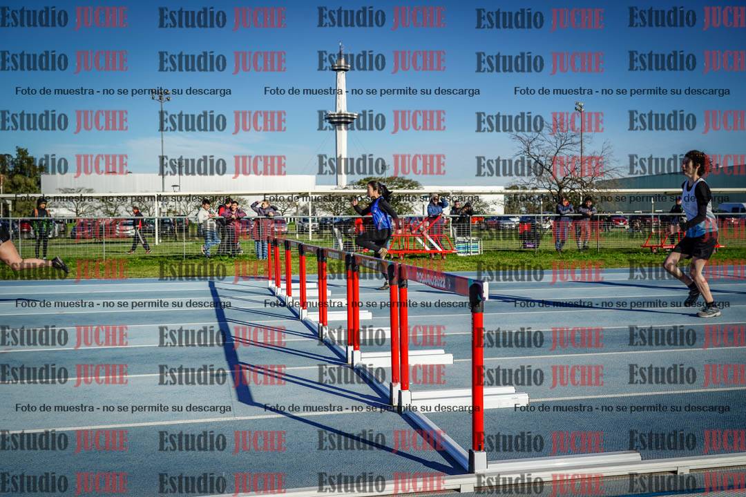 Fotos de los 100 m con vallas de mujeres - U17