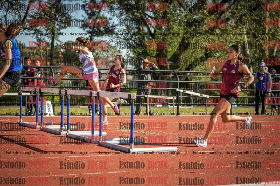 Fotos de los 80 m con vallas de mujeres - U16