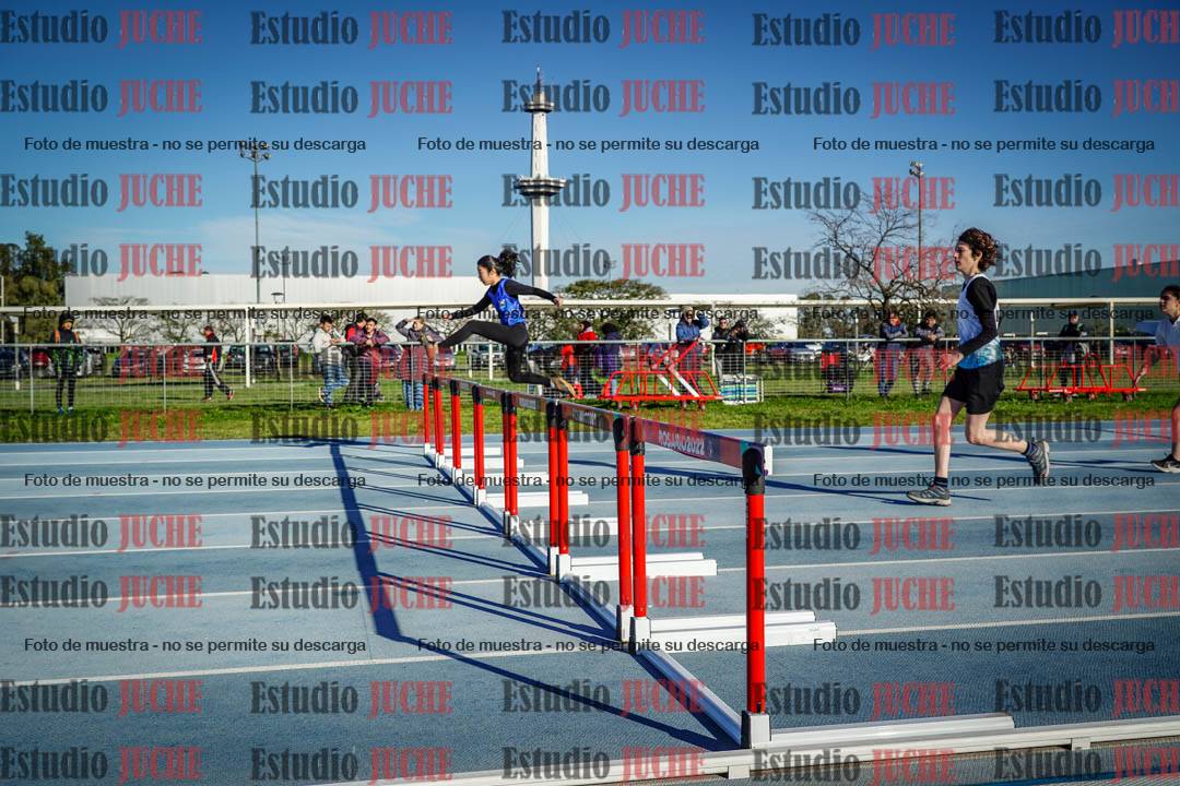 Fotos de los 100 m con vallas de mujeres - U17